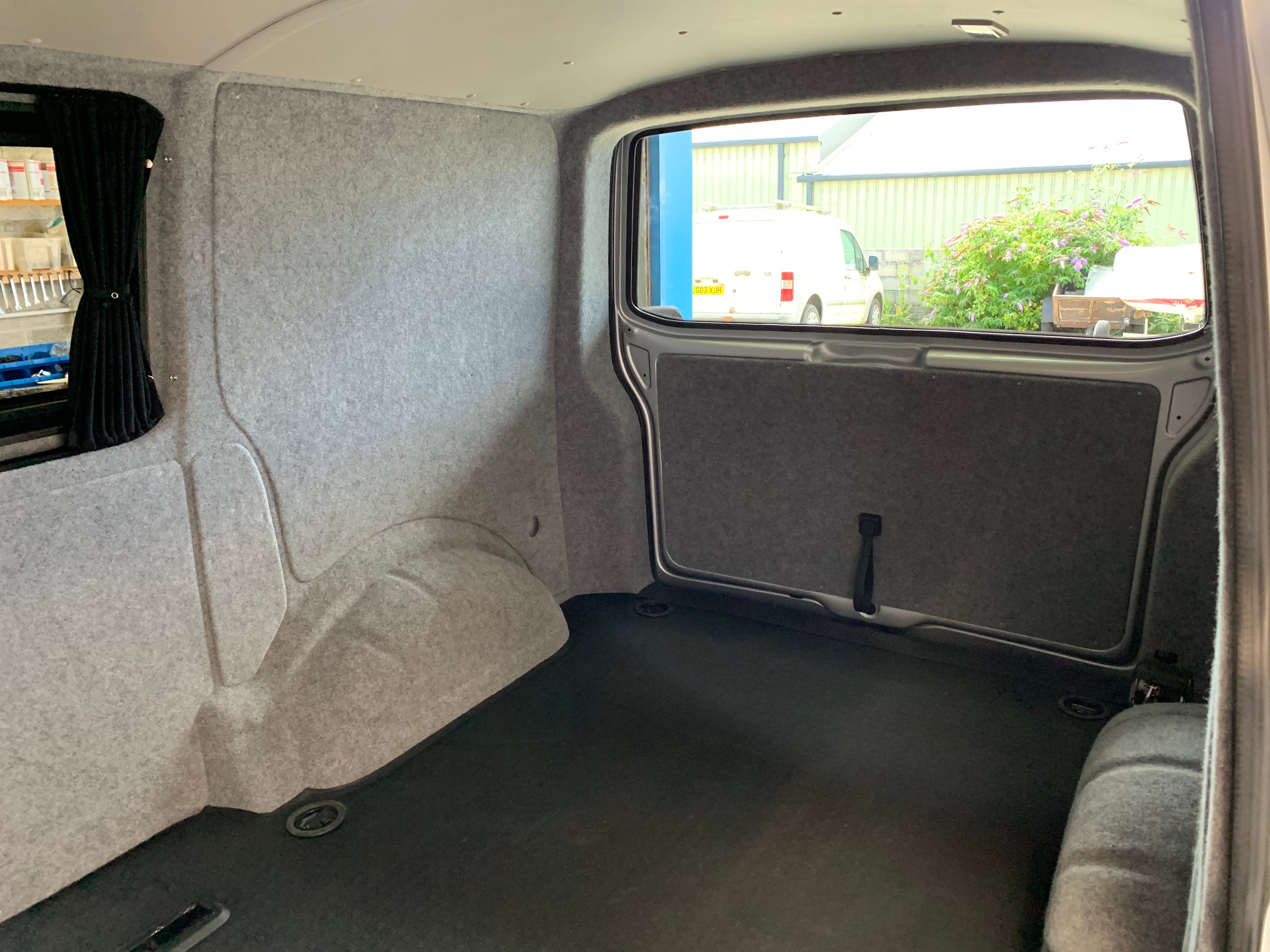 Kiravans Camper Ausbau-Set – 20 m² Carpet-Filz + Kleber + Dämmung für Geräusch- & Schallisolation