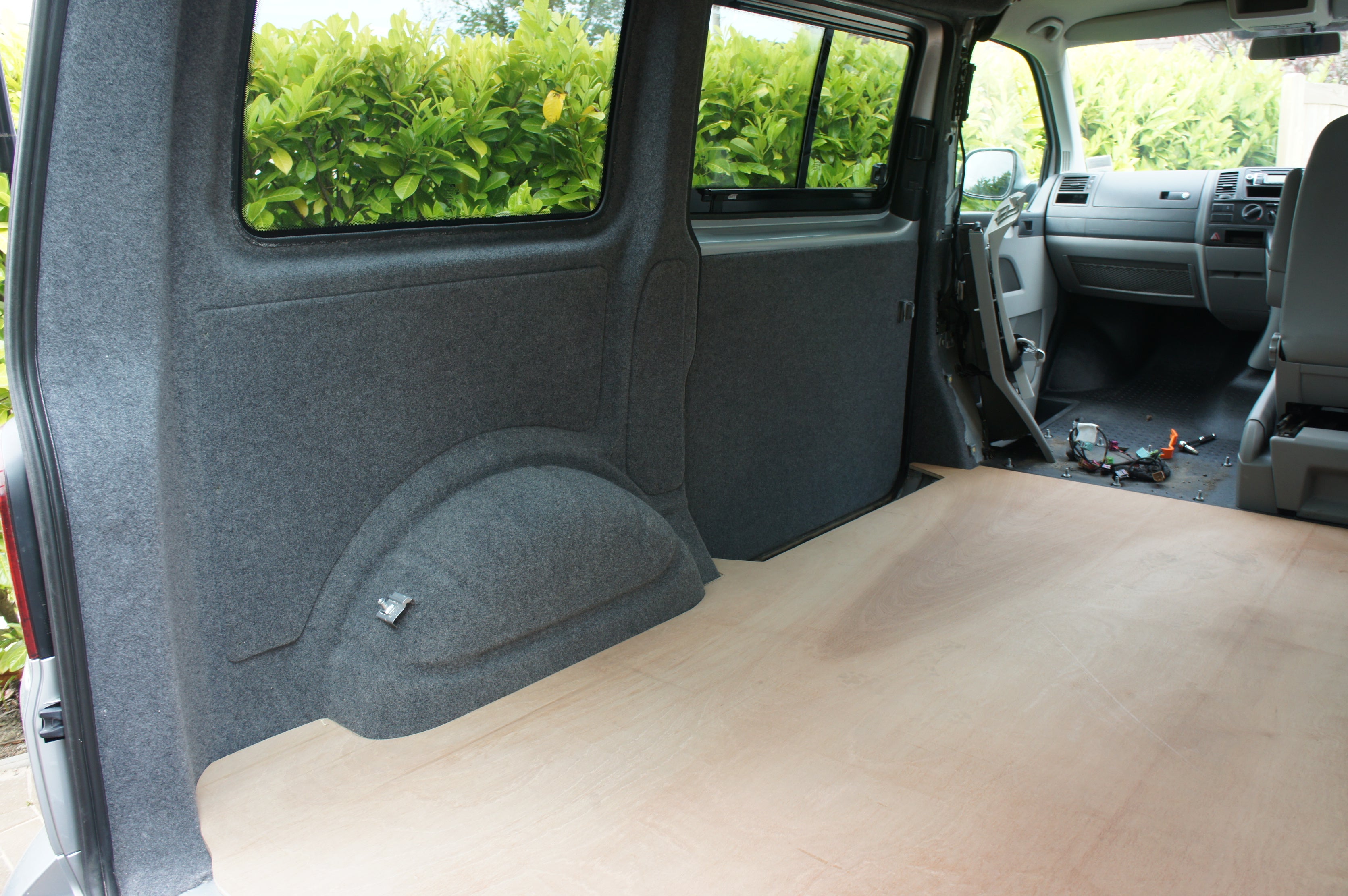 Kiravans Camper Ausbau-Set – 20 m² Carpet-Filz + Kleber + Dämmung für Geräusch- & Schallisolation