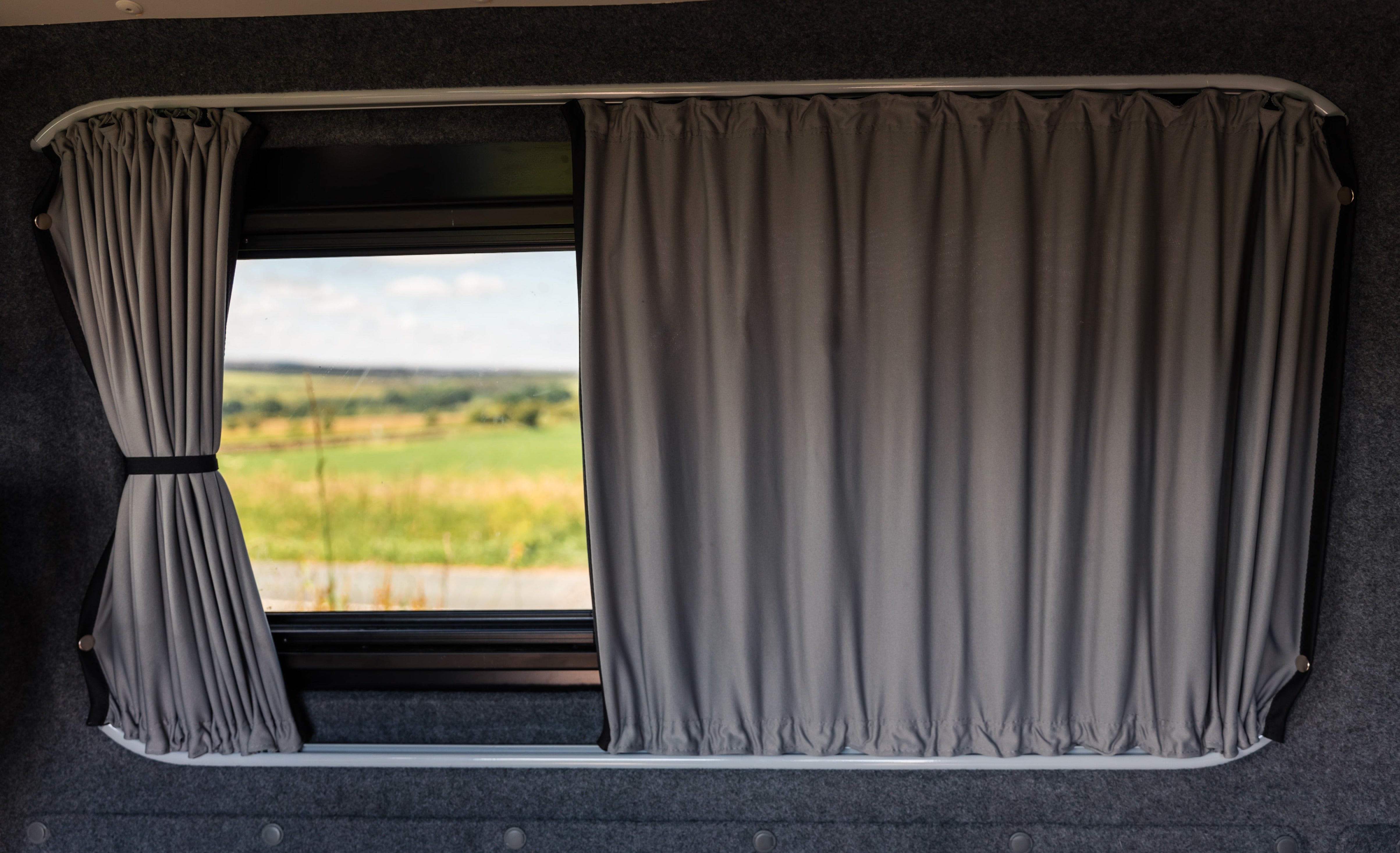 VW Transporter T5 t/m T6.1 (2003–2024) Premium Verduisterende Gordijnset – Links Achter