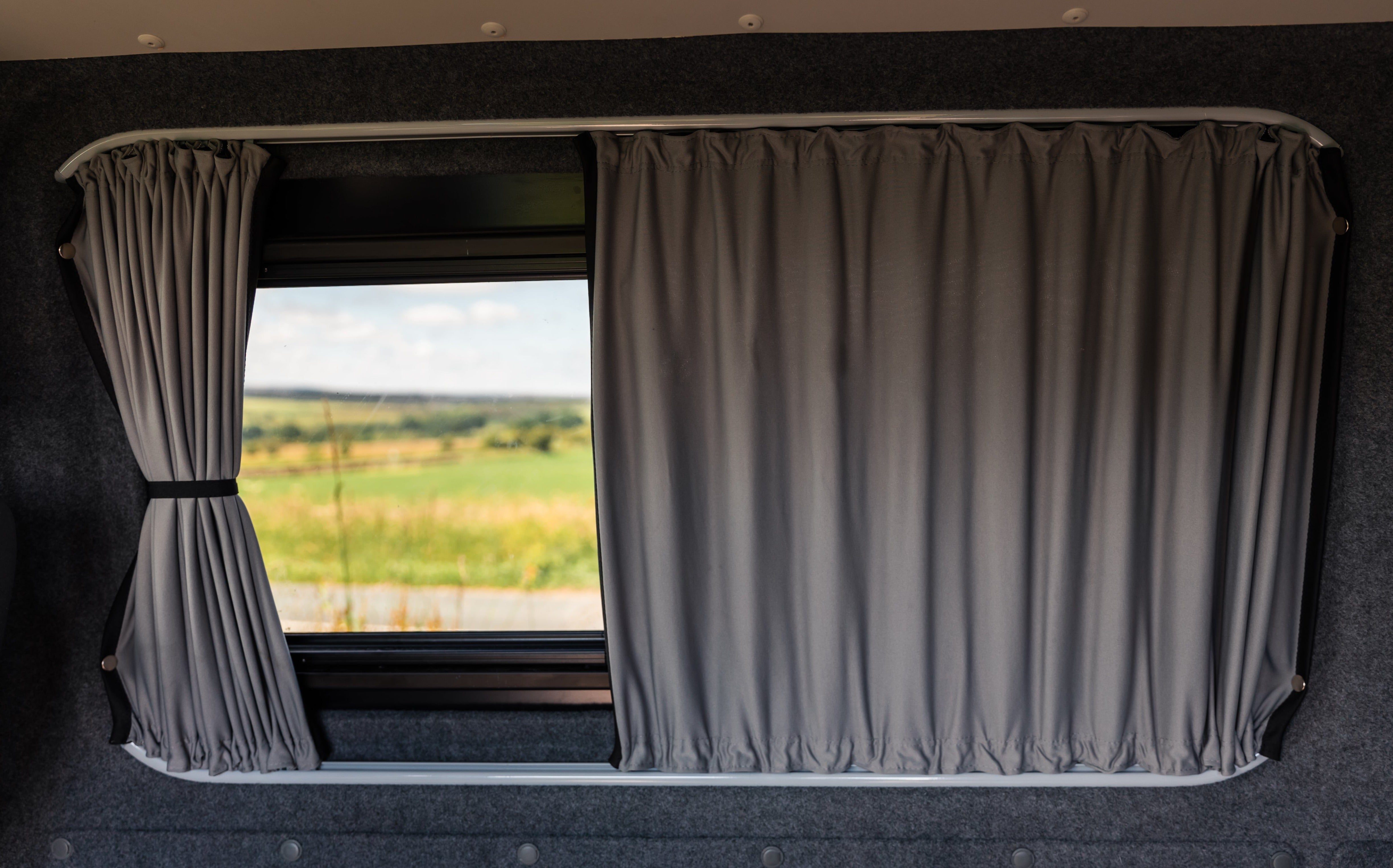 Trafic 2014+ / Vivaro 2014-2018, Talento 2014+, NV300 2014+ X82 - Hinten Links (Premium-Blackout)