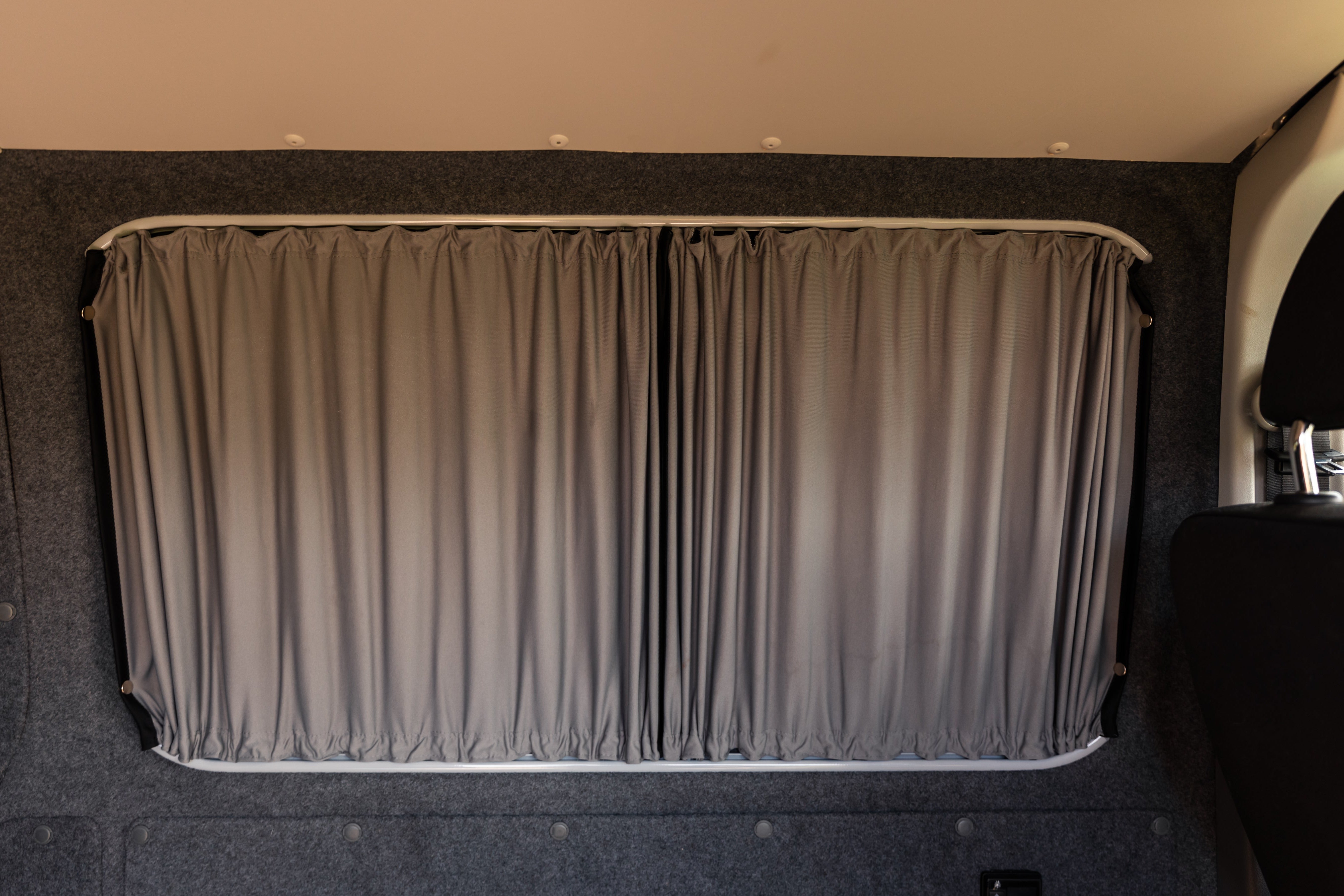 Left Centre Window Curtain Kit - Premium Blackout - Vauxhall Vivaro (2014-2018), Renault Trafic (2014 - Present) & Other X82 Vans