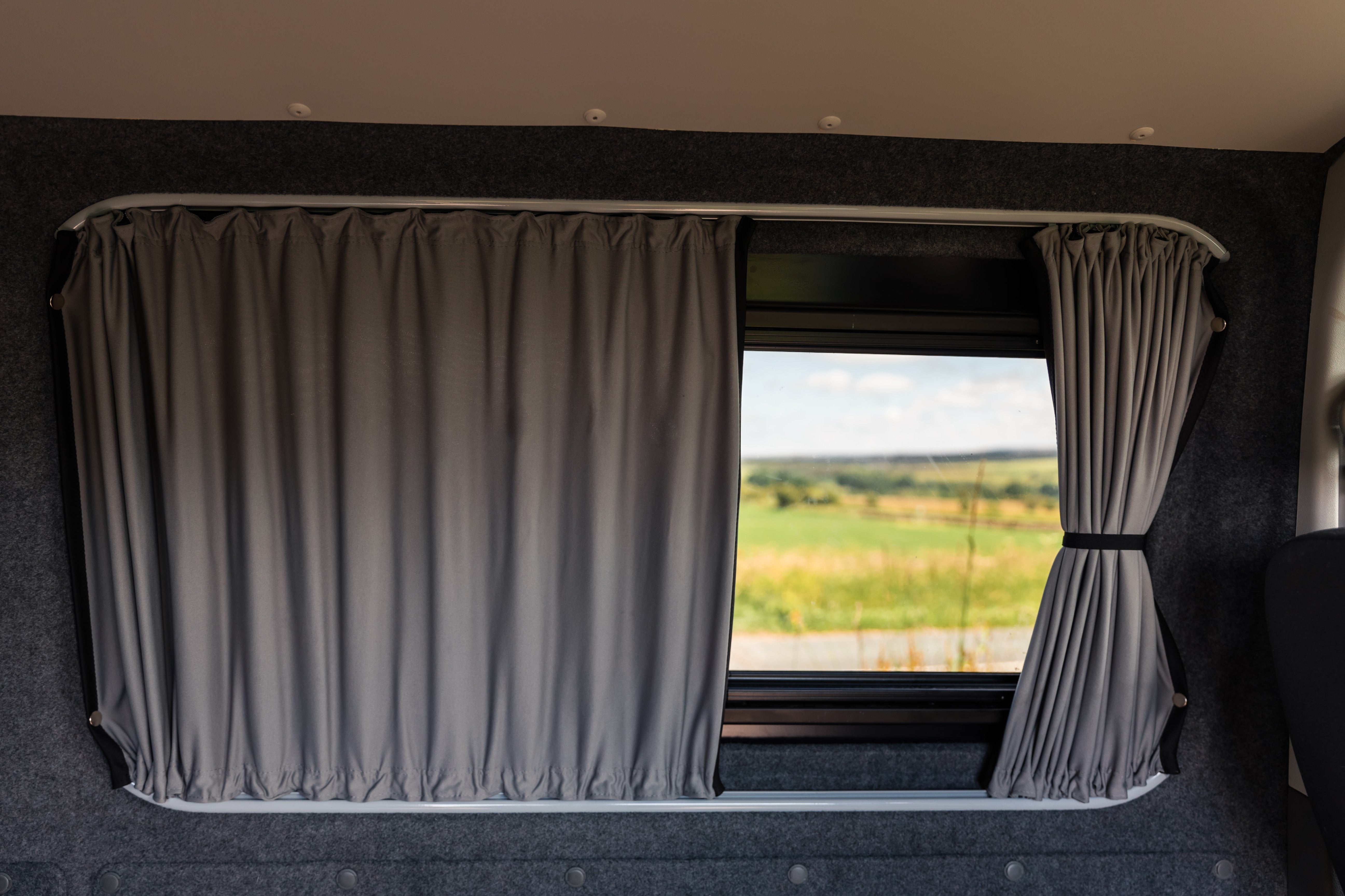 VW Transporter T5 t/m T6.1 (2003–2024) Premium Verduisterende Gordijnset – Links Midden