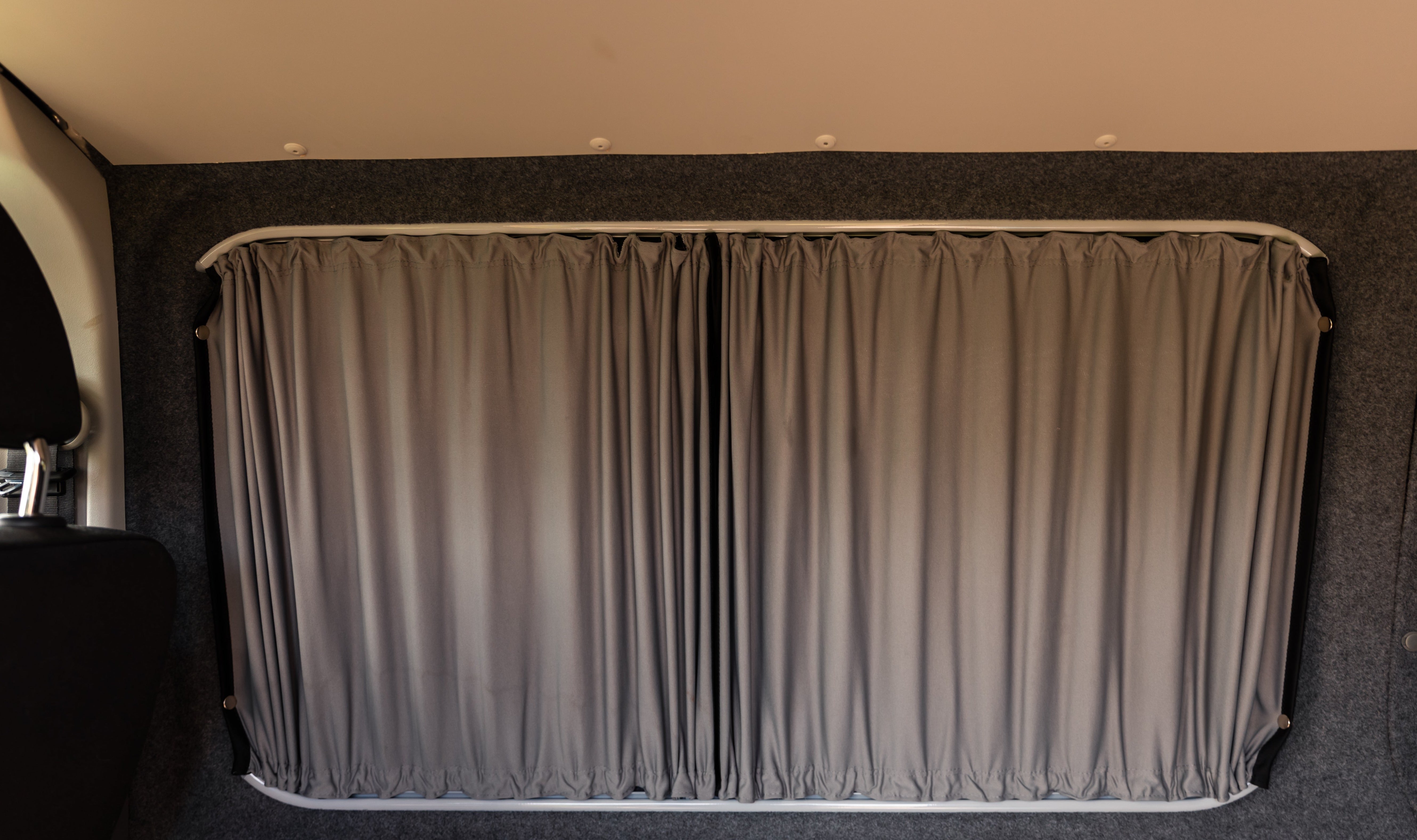 Kit de rideaux Trafic 2014+ / Vivaro 2014-2018, Talento 2014+, NV300 2014+ X82 - Fenêtre droite centrale (Premium occultant)