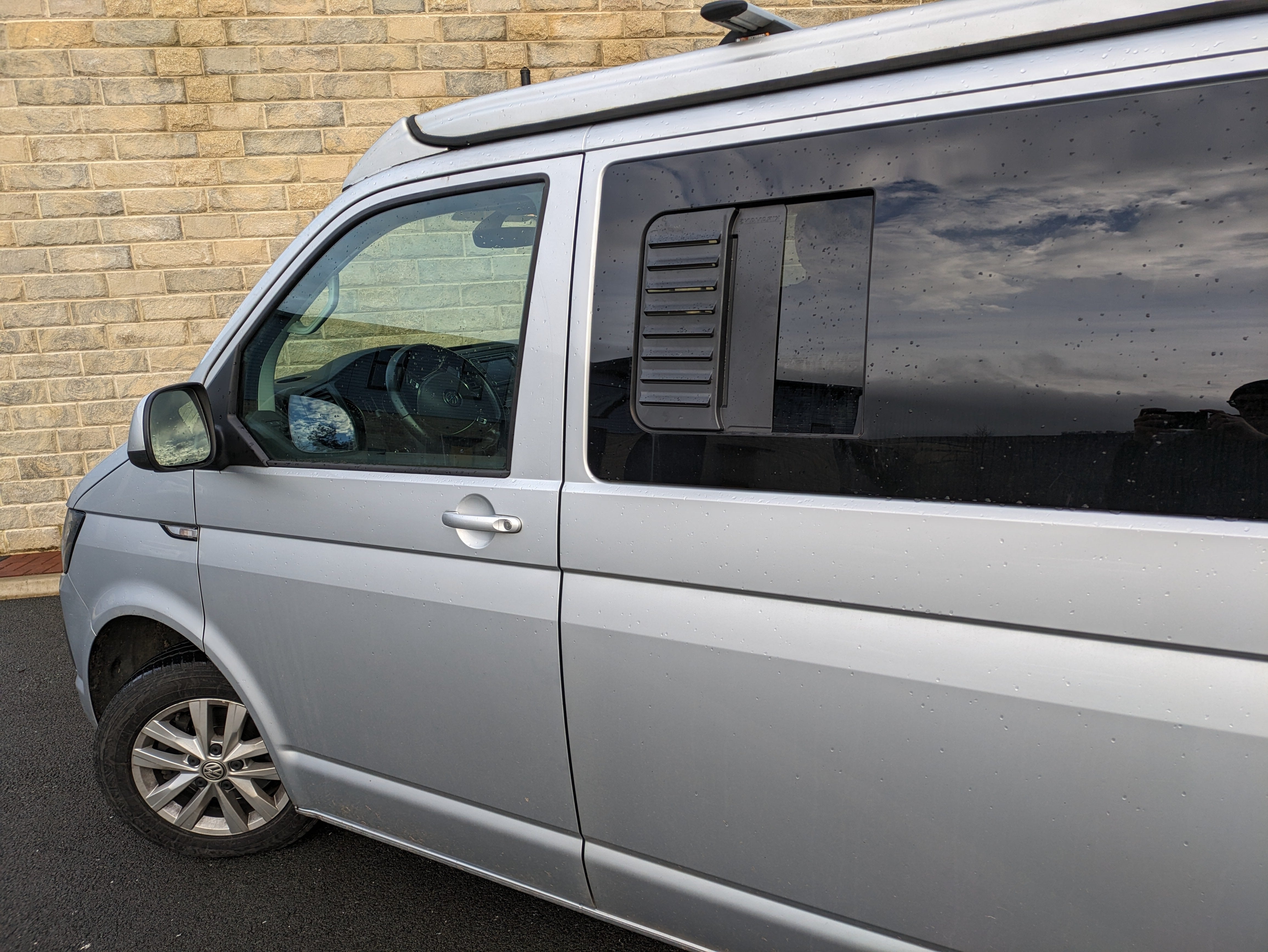 Fenêtre ouvrante gauche + kit de montage pour VW Transporter T5 à T6.1 (2003-2024)