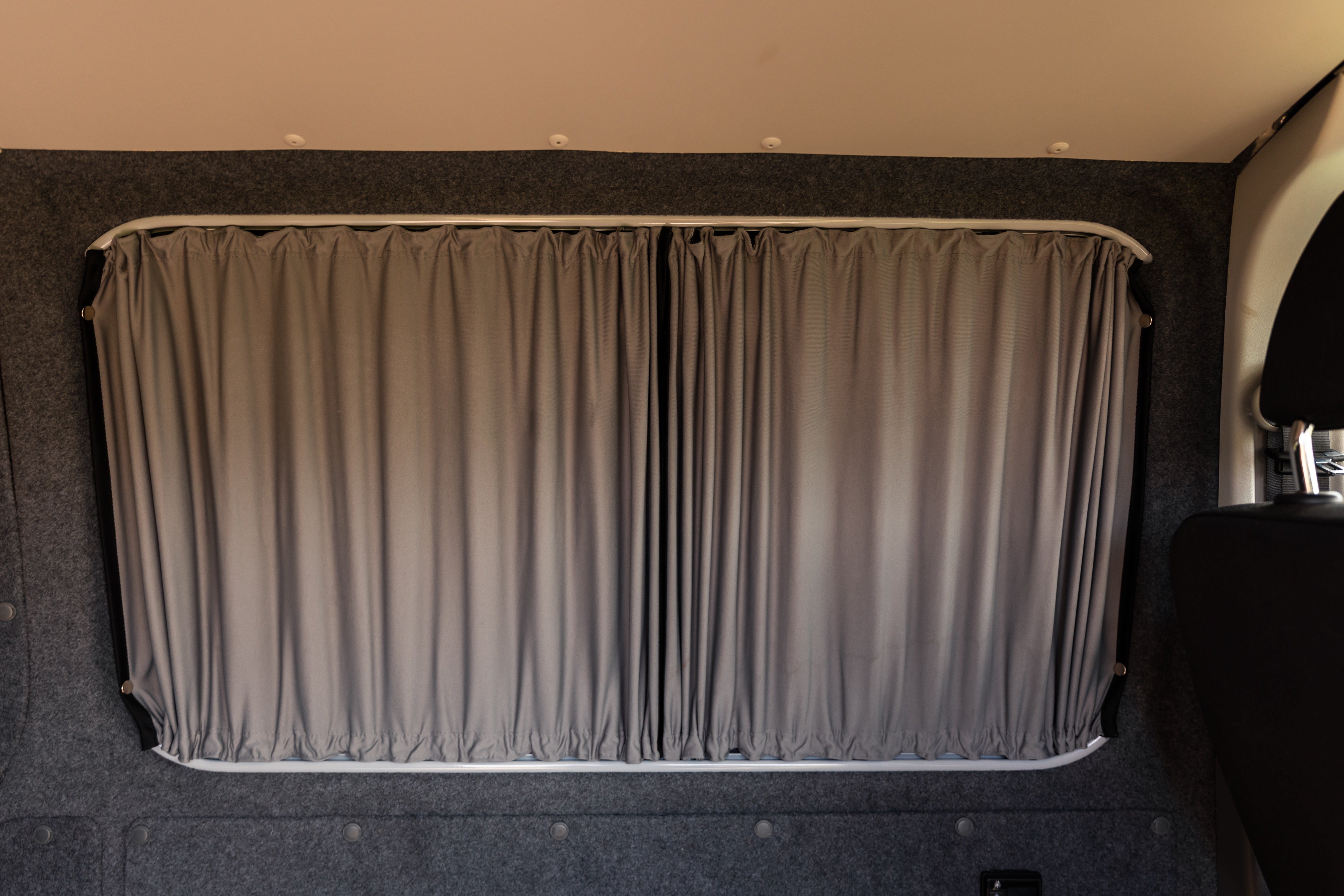 Trafic 2014+ / Vivaro 2014-2018 / Talento 2014+ / NV300 2014+ X82 Curtain Kit - Left Centre - Non-sliding door (Premium Blackout)
