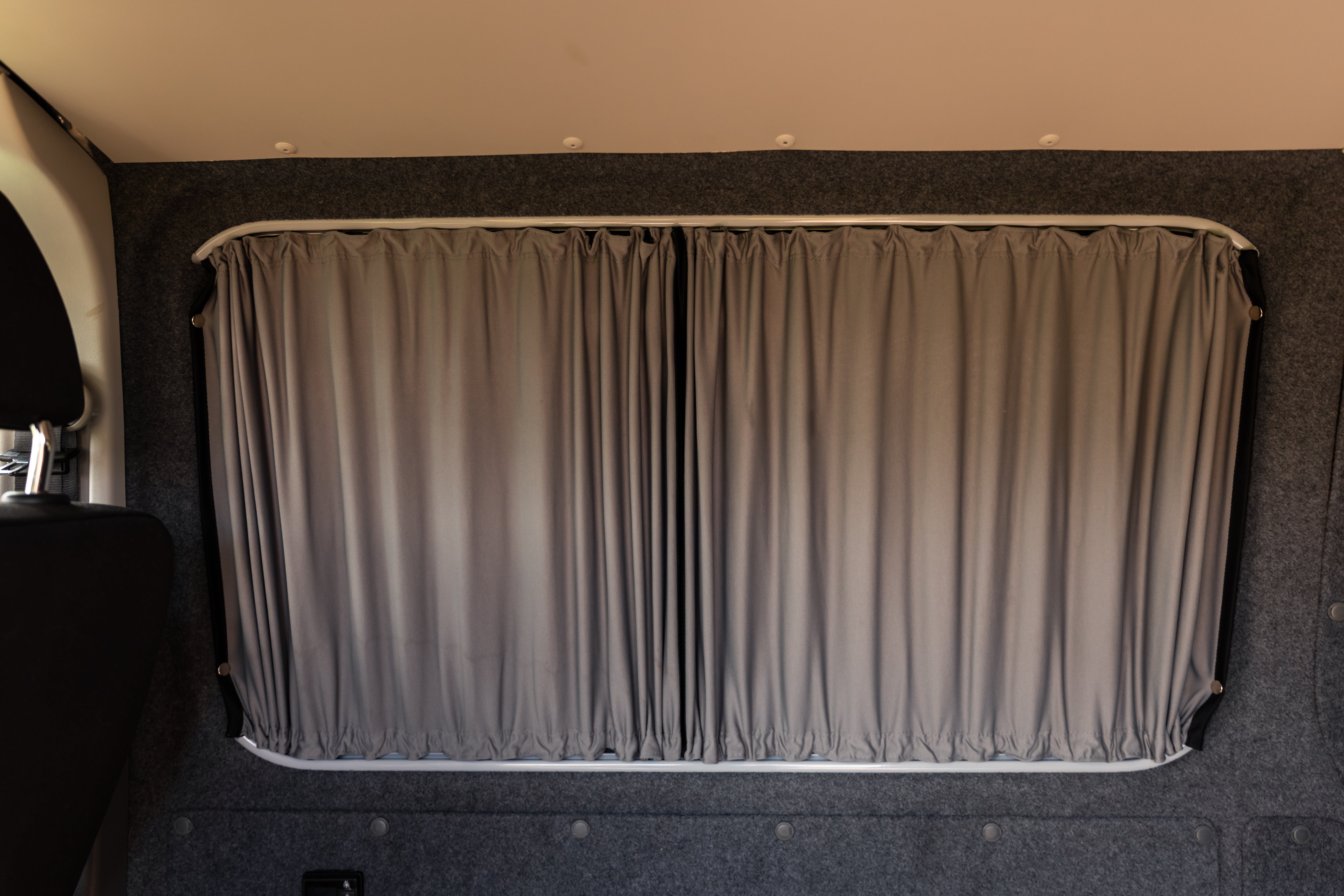 Trafic 2014+ / Vivaro 2014-2018 / Talento 2014+ / NV300 2014+ X82 Curtain Kit - Right Centre Non-Sliding Door (Premium Blackout)