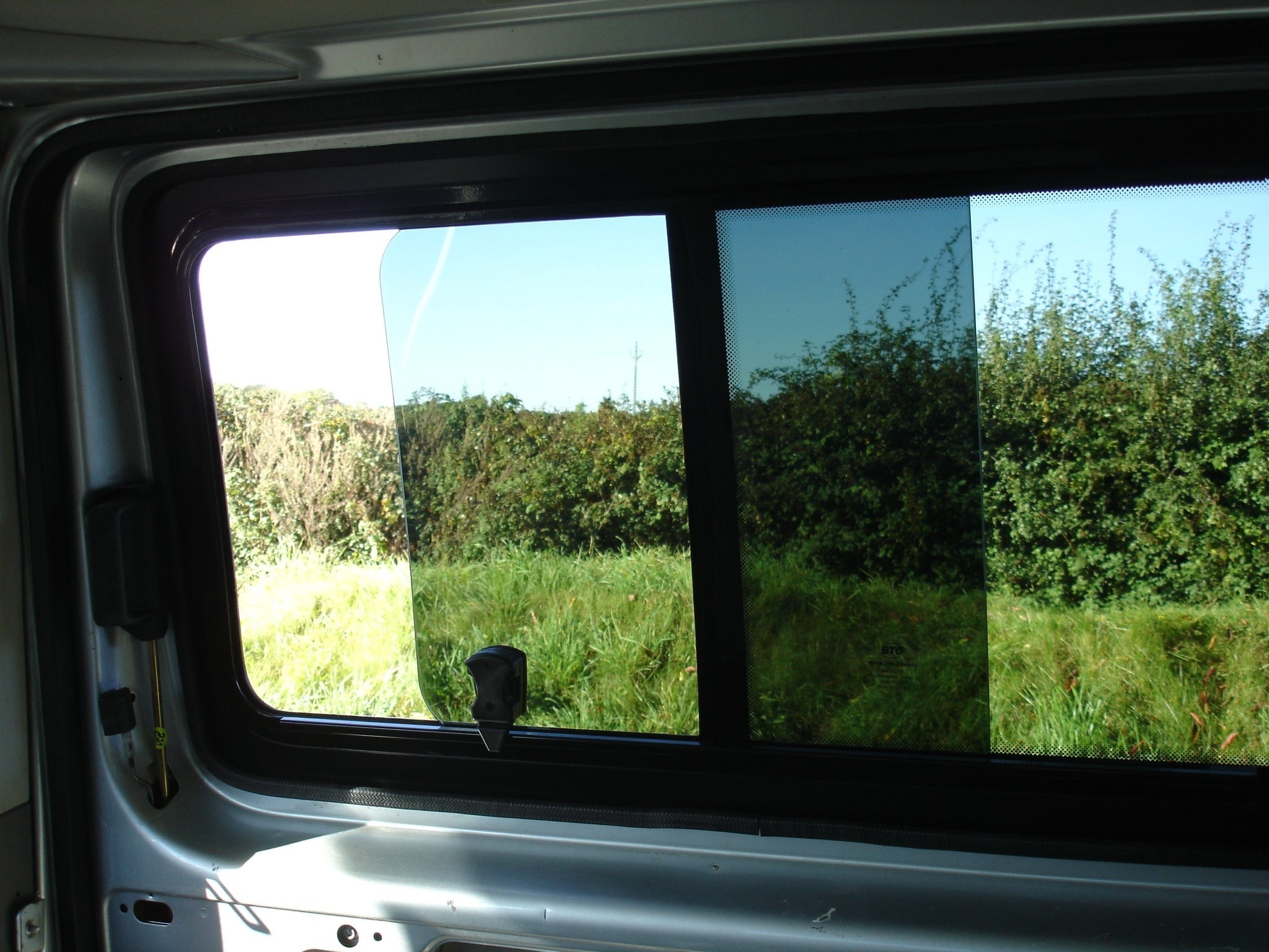 1 x Öffnendes Fenster Links + 1 x Öffnendes Fenster Rechts für VW T5 / T6