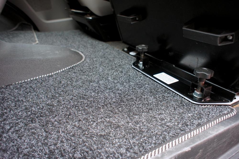 Autofußmatten Für VW Transporter T5 T6 - 3 Sitze Kaffee Farbe