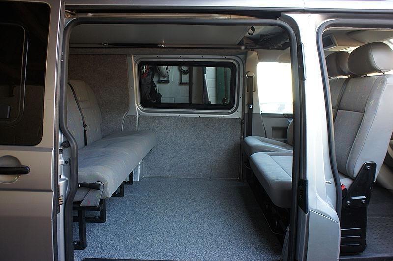Hess Automobile - Kiravans Doppelsitzbank Drehkonsole für den VW T4  (Beifahrerseite)