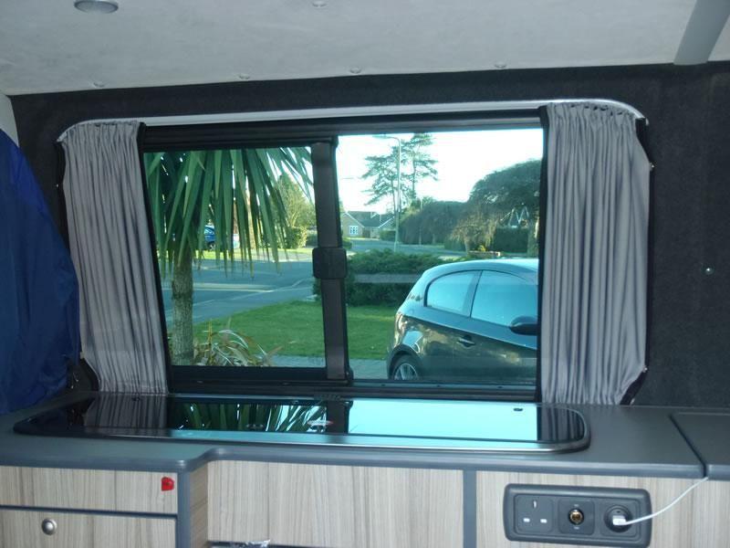 VW T5/T6 Curtain Kit - Right Centre not a Door (Blackout)
